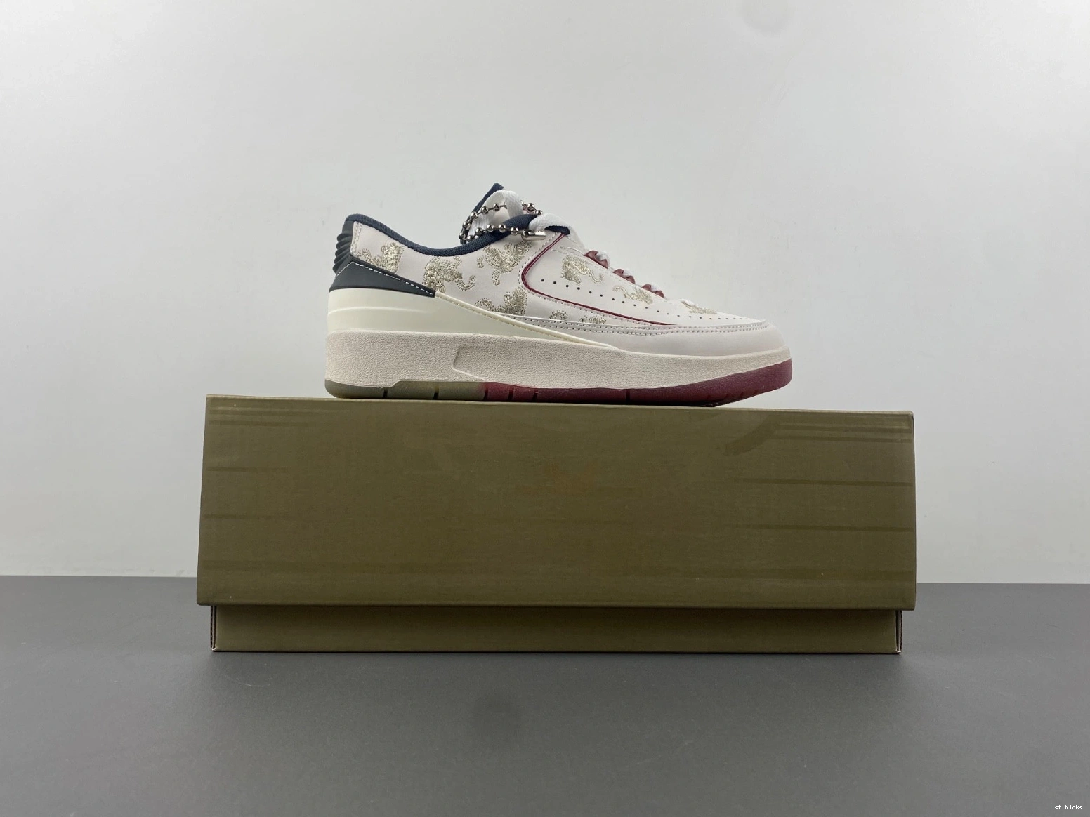 - Dragon the Retro 2 of Jordan Low Men's Year FJ3468-100 0217